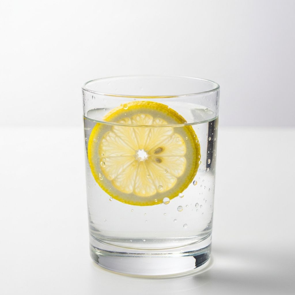 Чаша водсе са лимуном